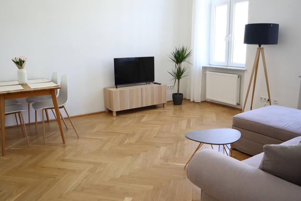 וינה Bloom - Cozy Apartment, 5 Stops To City Center מראה חיצוני תמונה